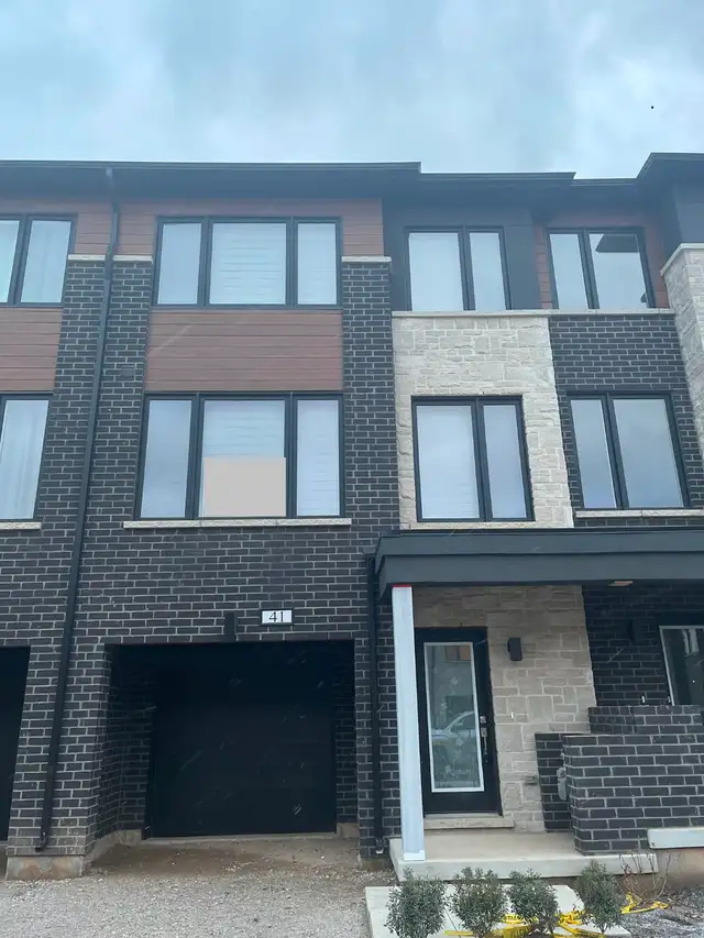 Town House for Rent in Georgetown in Houses for Sale in Oakville / Halton Region - Image 2
