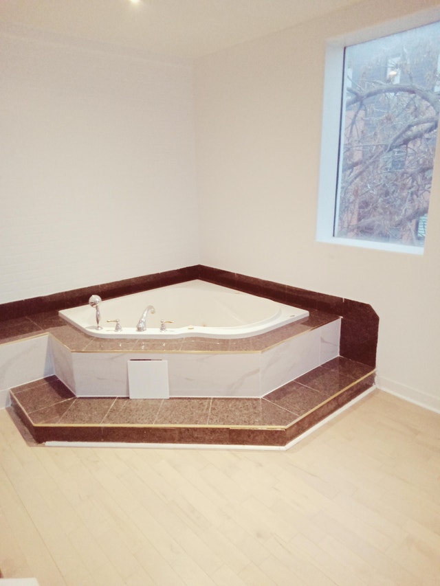 ***6.5 for rent in Lachine available immediately!*** Locations longue