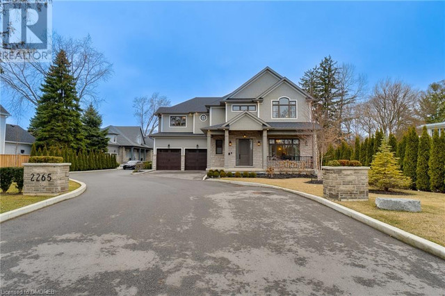 2265 LAKESHORE Road Unit# 3 Burlington, Ontario in Houses for Sale in Oakville / Halton Region - Image 2