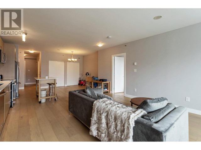 214 221 UNION STREET Vancouver, British Columbia in Condos for Sale in Vancouver - Image 3