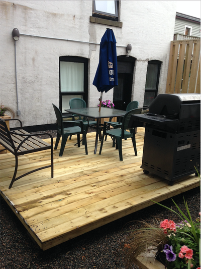 Beautiful Top-Floor 1 Bedroom Apartment Directly Across from Queen Square Available May 15th Dont mi...