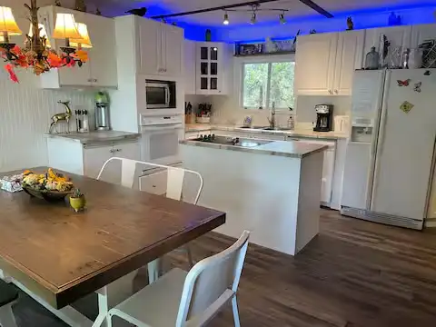 Lovely three bedroom cottage for rent near Algonquin Park in Ontario in Canada - Image 3