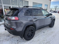 2022 JEEP Cherokee Engine: V6 Cylinder Engine 3.2L L/100Km City: 12.9 L/100Km Hwy: 9.7 Safety Equipm... (image 4)