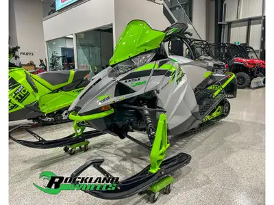 Arctic Cat ZR 8000 137 SNO PRO ES 2018 Voici la Arctic Cat ZR 8000 2020, une vraie machine de sentie...