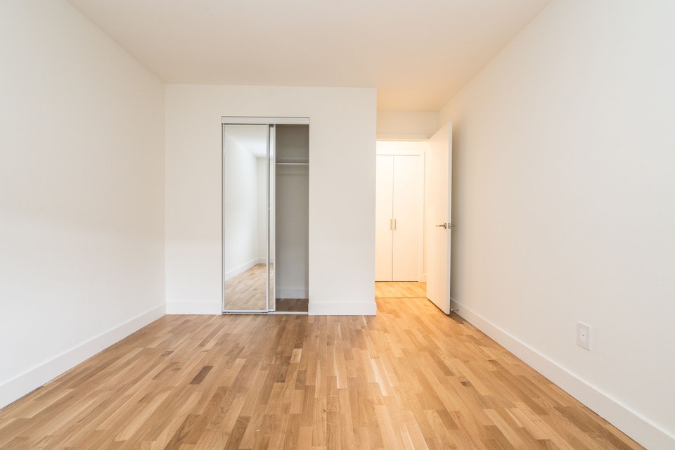renovated two bedroom, eglinton and dvp - ID 91 5