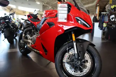 Argyll Motorsports 2025 Ducati Panigale V2 896 Sporty and elegant soul. The Panigale twin flaunts a...