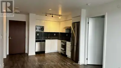 Luxury Condo in the Most Desirable Neighbourhood! 2 minutes' walk to the Yorkdale Shopping Mall with...