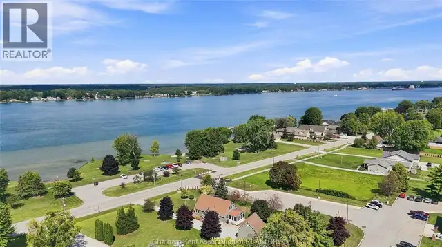 3932 St Clair PARKWAY Port Lambton, Ontario in Houses for Sale in Chatham-Kent - Image 34