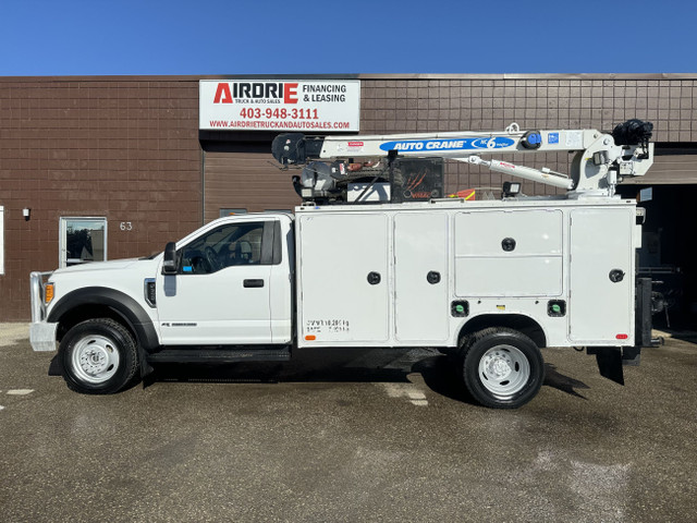 2017 Ford Super duty F-550 DRW XLT 4X4 SERVICE TRUCK VMAC CRANE in Cars & Trucks in Calgary