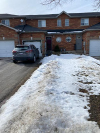 3 BDRM-BARRIE TOWN HOME-GORGEOUS-$2,295-JUNE 1,2024 MOVE IN