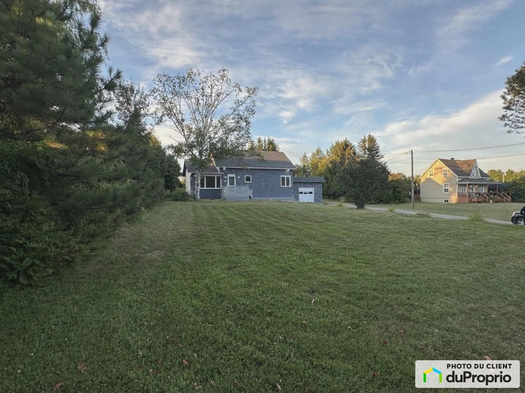 $295,900 - Bungalow for sale in Caplan — photo 2