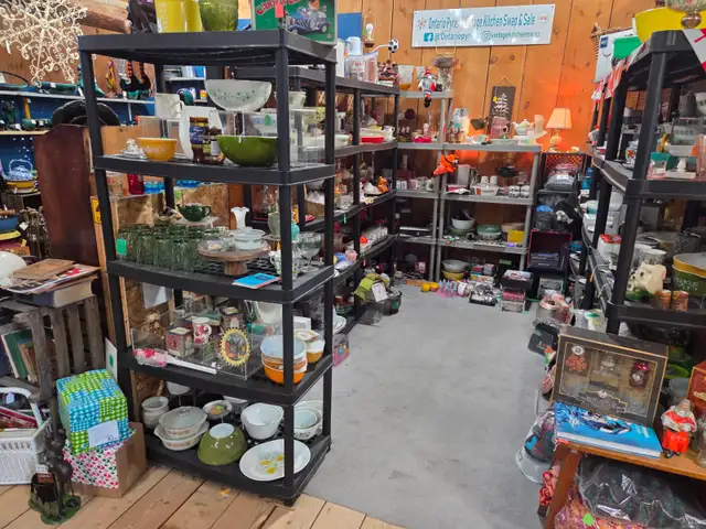 Open today Monday mixed vendor vintage market in Events in St. Catharines - Image 6