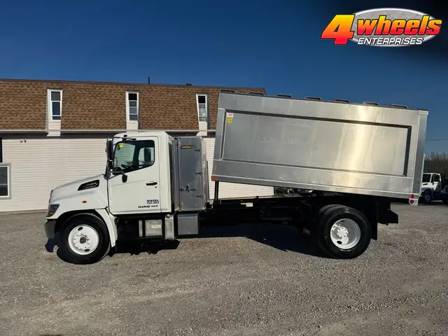 2018 Hino 338 in Heavy Trucks in Hamilton - Image 2