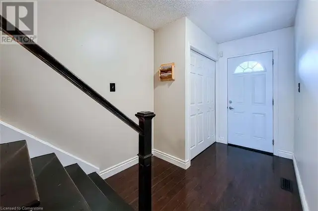 339 MACINTOSH Drive Stoney Creek, Ontario in Houses for Sale in Hamilton - Image 4