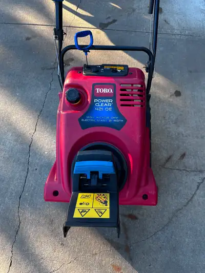 TORO SINGLE STAGE POWER CLEAR SNOWBLOWER 421/721 QE, View more