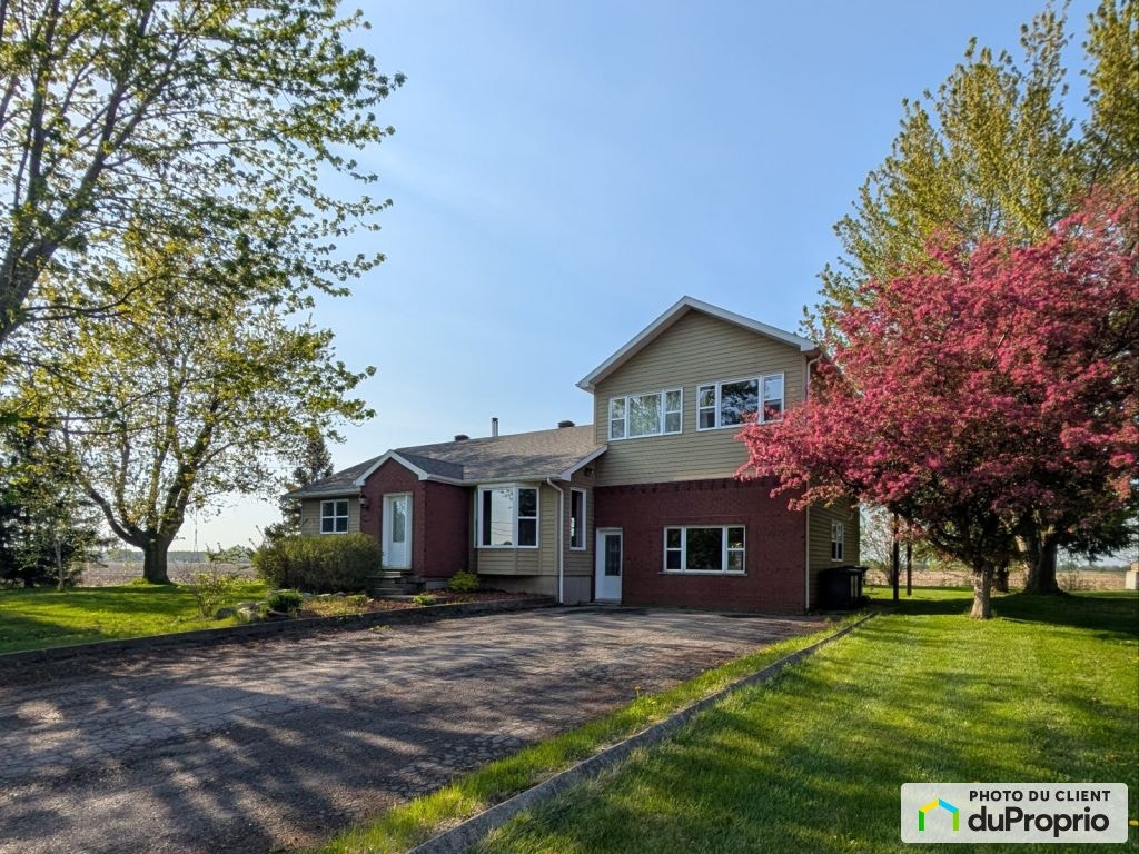 $679,000 - Split Level in St-Jean-sur-Richelieu (Iberville) — photo 1