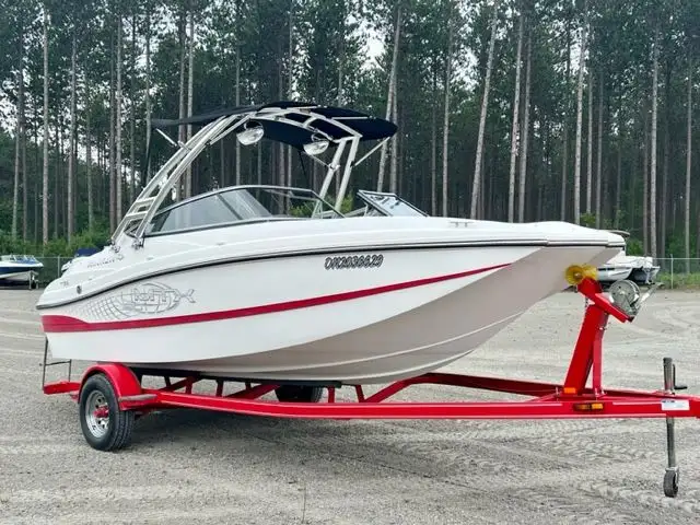 2010 19' RINKER MTX BOWRIDER WAKEBOARD BOAT in Powerboats & Motorboats in Peterborough - Image 2
