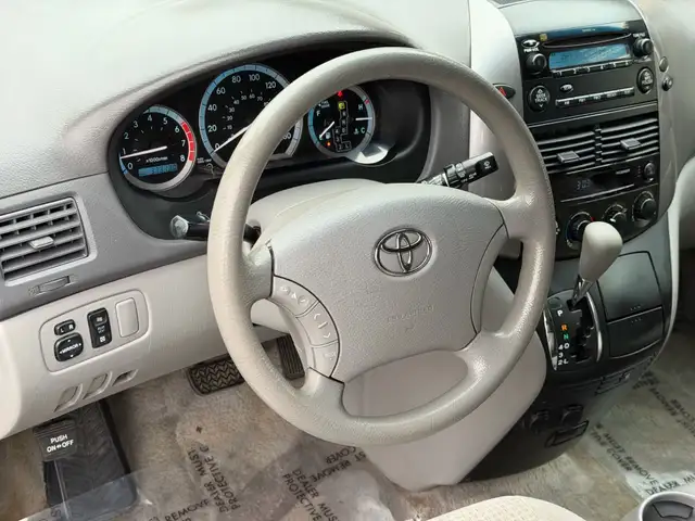 2006 Toyota Sienna 5dr CE 8-Passenger, FREE 0NE YEAR 20,000 KM L in Cars & Trucks in Vancouver - Image 18