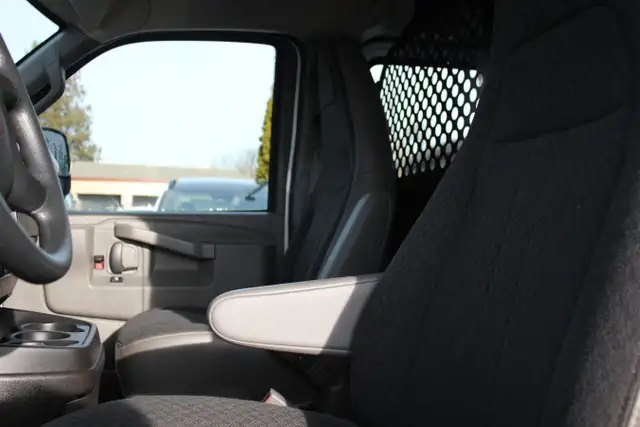 2023 GMC Savana Cargo Base in Cars & Trucks in Comox / Courtenay / Cumberland - Image 9