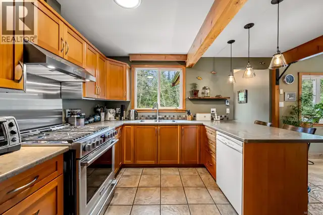 1590 Carrington Bay Rd Whaletown, British Columbia in Houses for Sale in Campbell River - Image 3