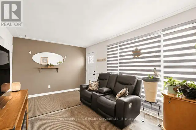 334 TRAGINA AVENUE N Hamilton (Homeside), Ontario in Houses for Sale in Oakville / Halton Region - Image 6