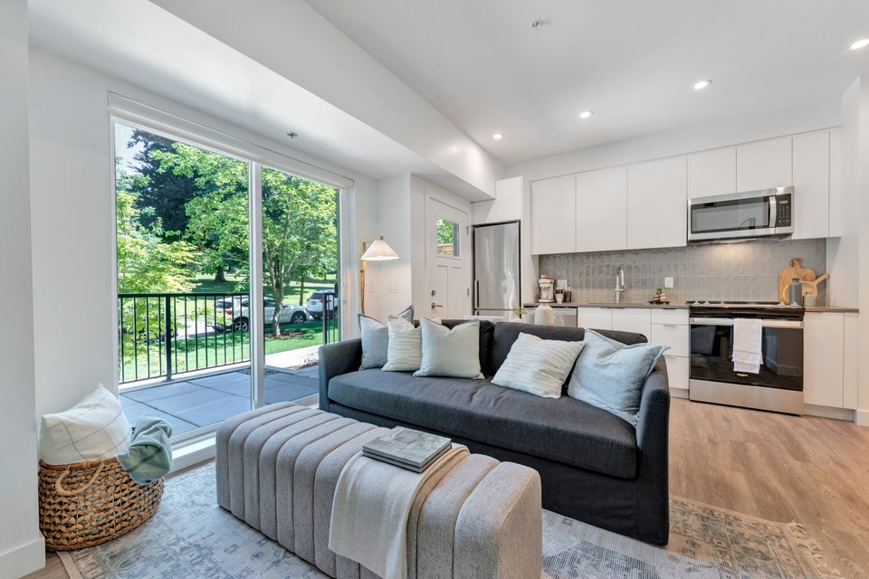 Studio Apartment for Rent - 137 East Keith Road 3
