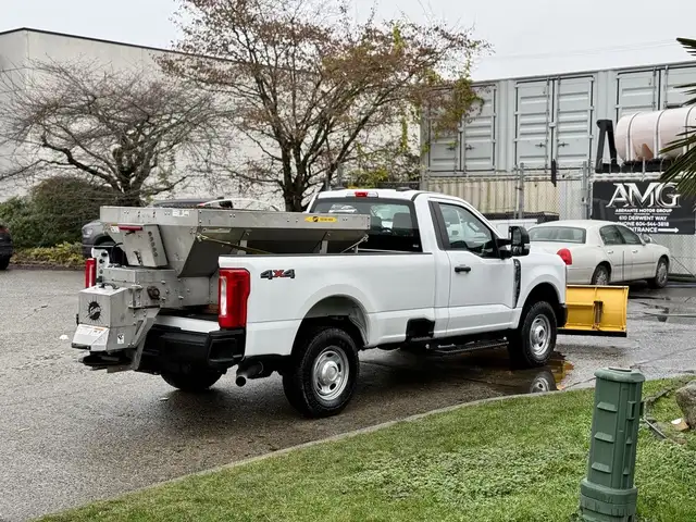 2023 Ford F-250 XL 4X4 Plow Truck with Sander in Heavy Trucks in Regina - Image 12