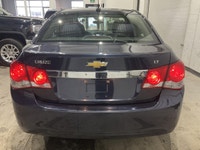 La Chevrolet Cruze LT MANUELLE CRUISE BLUETOOTH 2015 proposée par AutoStudio 72 à Mirabel est une be... (image 5)