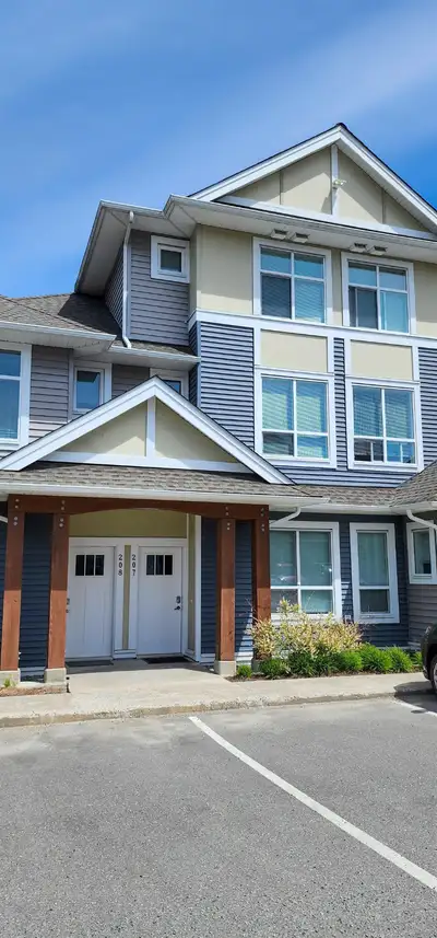 This beautifully furnished turn-key property is just what you were looking for! This unit has a prim...