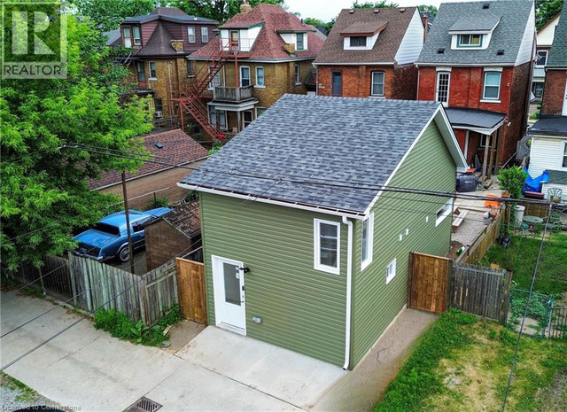 20 ELM Street Hamilton, Ontario in Long Term Rentals in Hamilton - Image 2