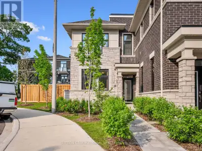 23 TARMOLA PARK COURT Toronto (Humber Summit), Ontario