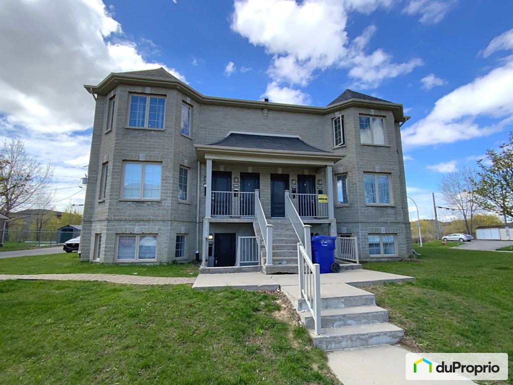 $1,049,000 - Triplex for sale in Chomedey — photo 1