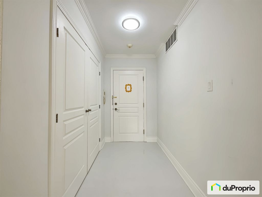 $384,900 - Condominium for sale in Charlemagne — photo 2