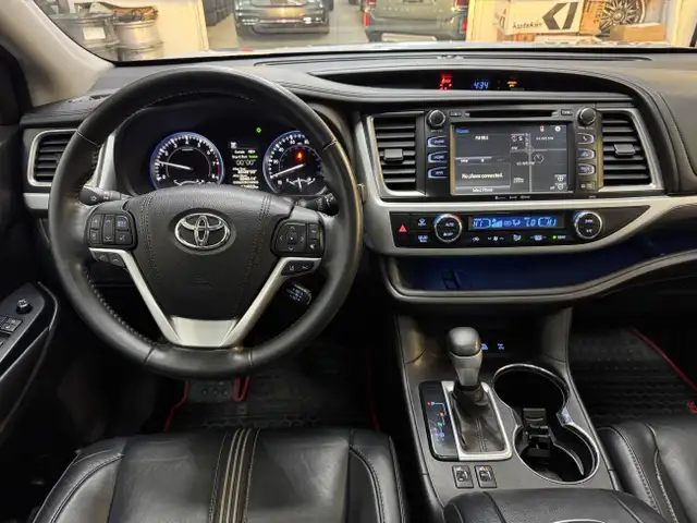 2017 Toyota Highlander XSE, AWD, Captain Seats, No Accident in Cars & Trucks in Edmonton - Image 14