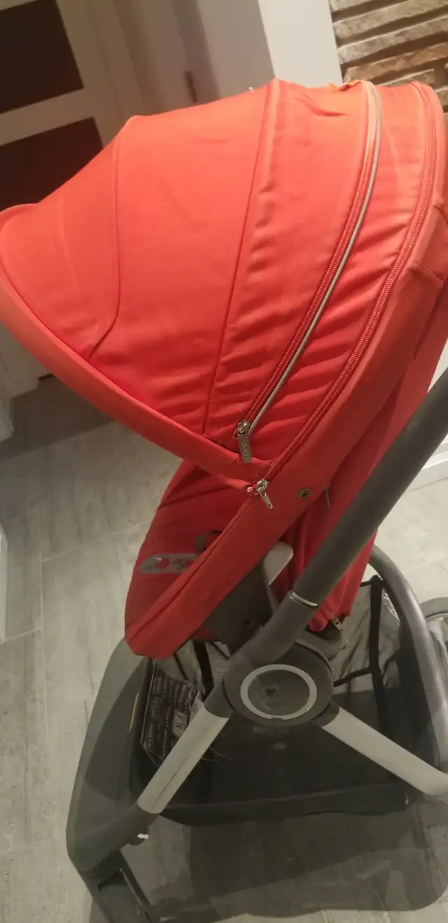 Stokke Scoot Stroller Versatile and stylish stroller Red colour in Strollers, Carriers & Car Seats in City of Toronto - Image 8