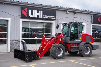 ✔ Cummins 74HP diesel engine, up to 40 km/h ✔ Articulated oscillating floating function ✔ Ideal for...