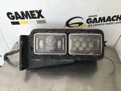 Heavy truck / Camion lourd - # STOCK: H-7671 2006 PETERBILT 379 LUMIÈRE CÔTÉ GAUCHE BRULÉE CONDUCTEU...