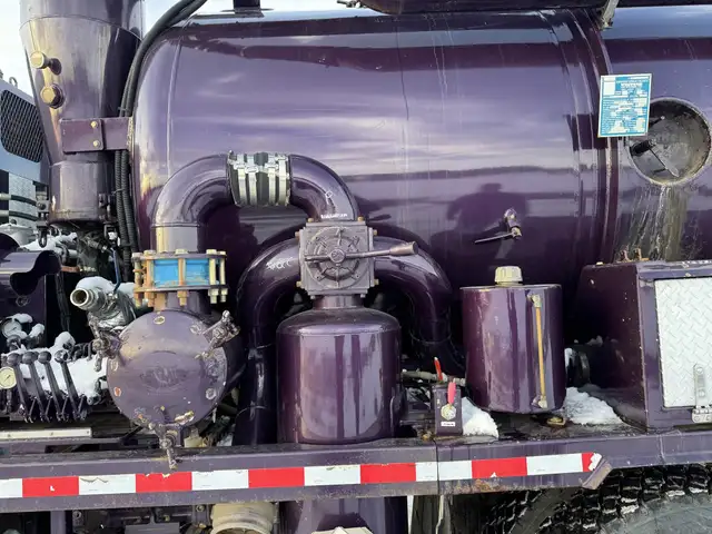 2005 PETERBILT 378 in Heavy Trucks in Saskatoon - Image 41