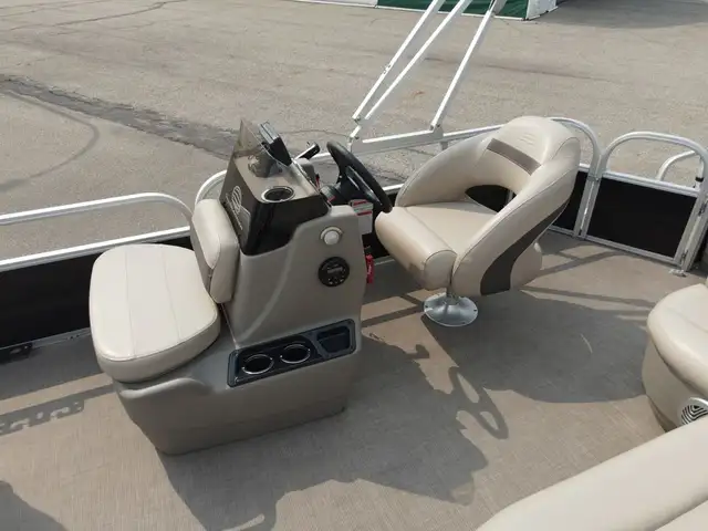 2020 SUNTRACKER Bass Buggy 18 DLX Mercury 40 4Stroke Command Thr in Powerboats & Motorboats in Prince Albert - Image 18