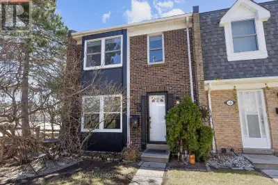 Lovely 3 Bedroom end unit Townhouse with PARKING in Desirable South Brampton. Welcome to this beauti...