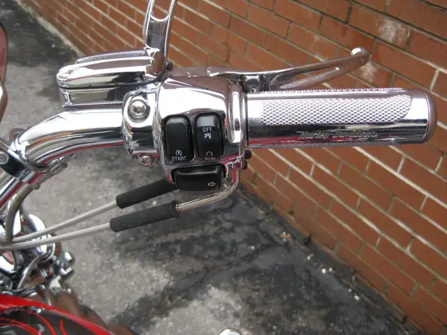 2006 Harley-Davidson CVO VRSCSE2 Screamin’ Eagle V-Rod in Street, Cruisers & Choppers in City of Toronto - Image 25