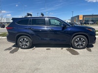 Welcome to Country Hills Volkswagen 2022 Toyota Highlander XLE AWD Our team of knowledgeable profess... (image 6)