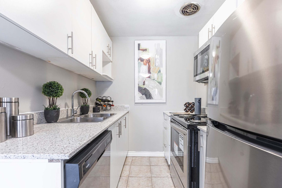 Practical, Affordable 1 Bedroom Apartment Minutes to Downtown 3
