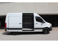 2019 MERCEDES SPRINTER 2500 -- 144 -- HIGH ROOF -- 3.0L V6 DIESEL ENGINE -- 3 SEATER!!! ONLY 179,000... (image 5)
