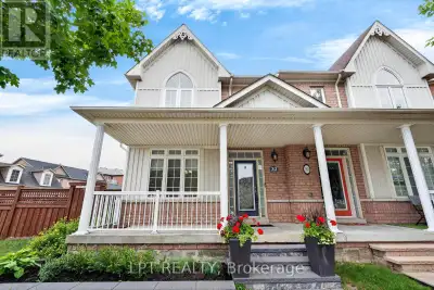 ***Public Open House Saturday July 4th & Sunday July 5th From 2:00 To 4:00 PM.*** Offers Anytime. Se...