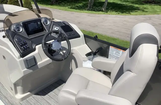 2022 Sylvan L-3 DLZ Bar in Powerboats & Motorboats in Trenton - Image 7