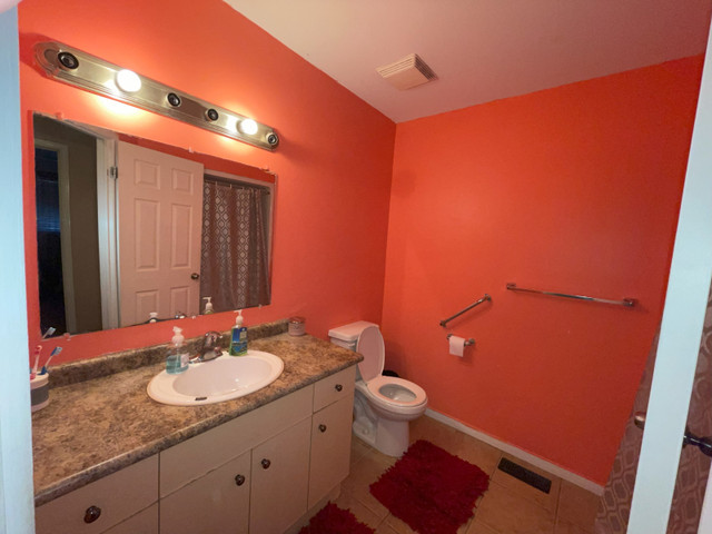 Spacious 3 Bed plus office,2 Full Bath near Detroit Bridge &univ in Long Term Rentals in Windsor Region - Image 3