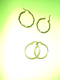 1.5 gold plated ear rings.  do not wear .. plus -refer to photos