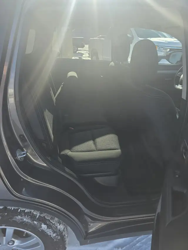 2017 Mitsubishi Outlander ES AWD in Cars & Trucks in Sudbury - Image 13