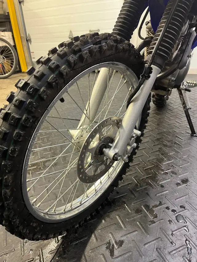 2025 Yamaha TT-R 125 MOTO NEUVE SEULEMENT 35 KM DE ROULER AUBAIN in Other in Lac-Saint-Jean - Image 9